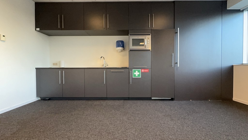 Kantoorgebouw te koop op zichtlocatie langs R4 in Merelbeke-Melle