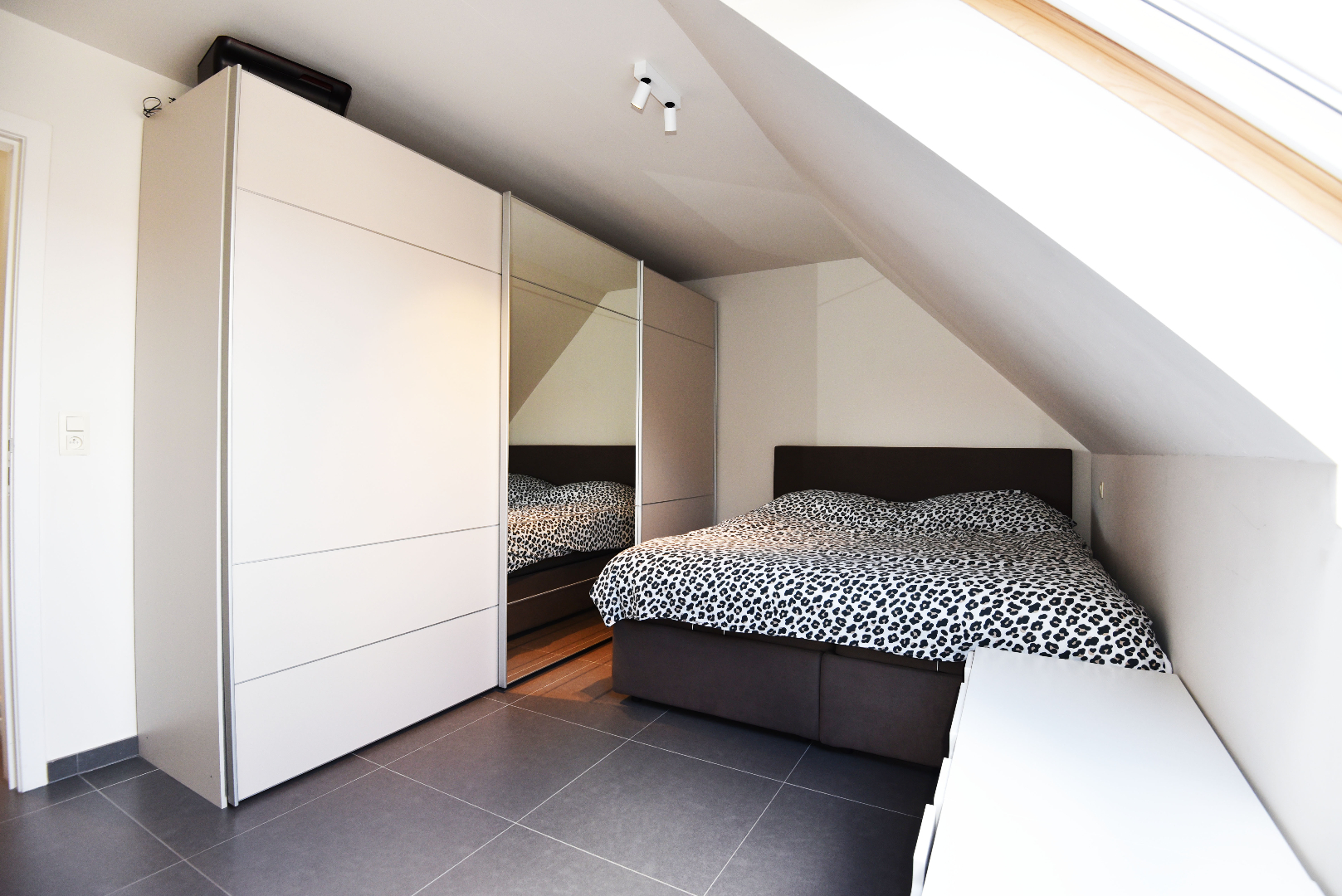 Energiezuinige bel-etage met ruime garage en 3 slpks nabij centrum Maldegem 