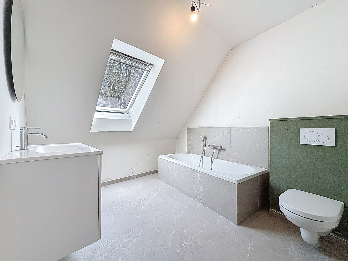 Piekfijn afgewerkte nieuwbouw BEN-woning te St-L-Houtem, 6% BTW mogelijk 