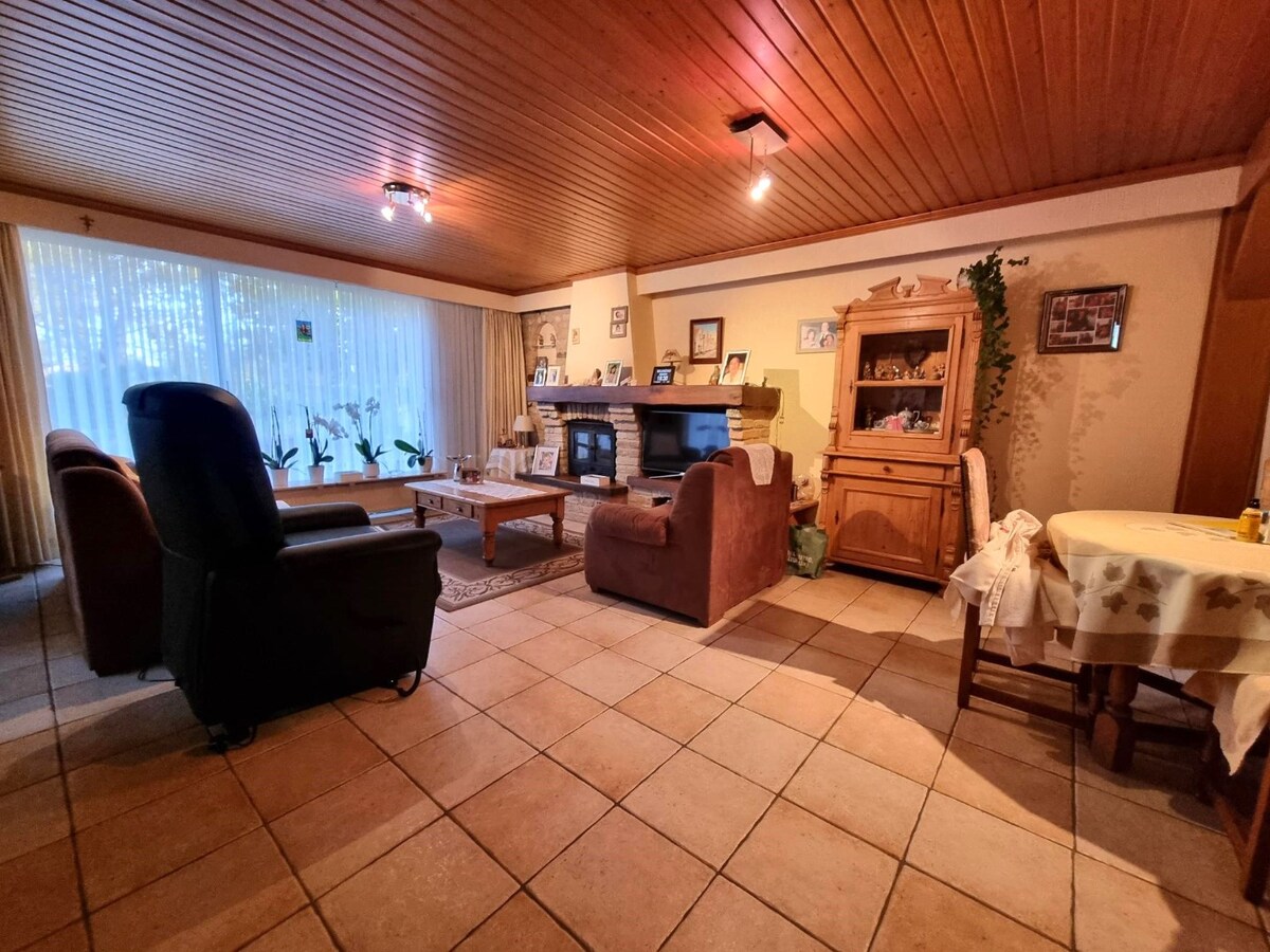 Zeer rustig gelegen, te renoveren halfopen woning met mooie tuin - Heist 