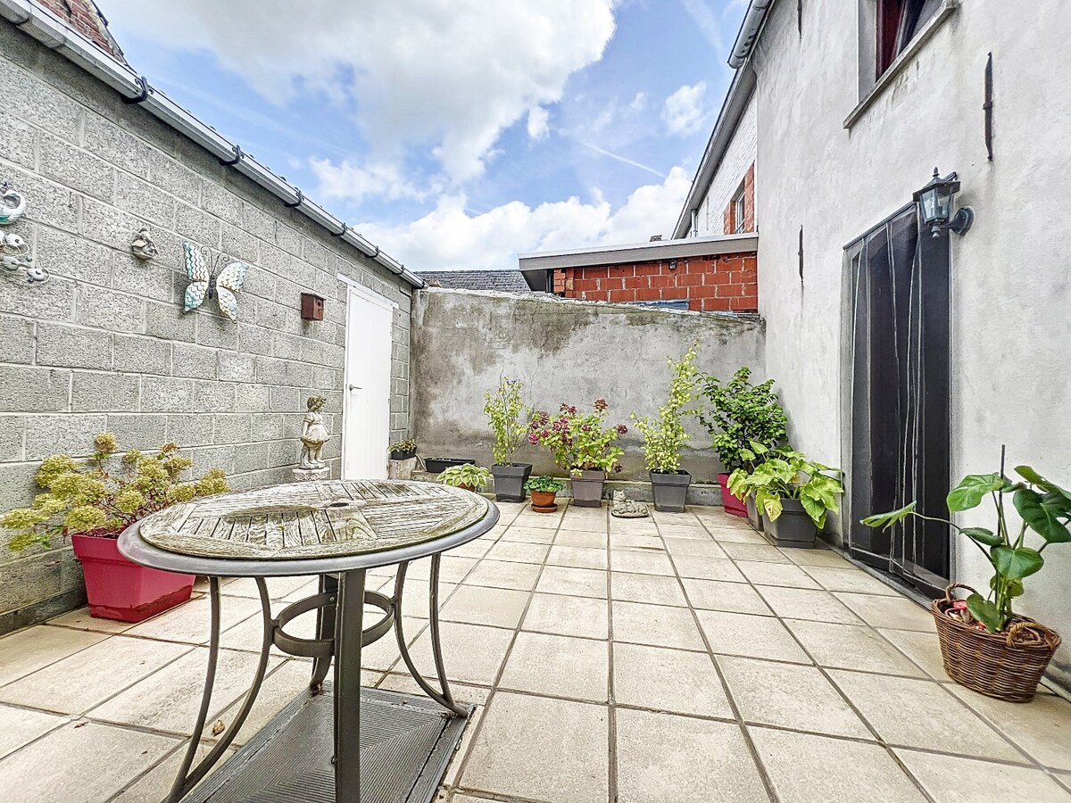 Instapklare, knusse woning met terras te Borsbeke 