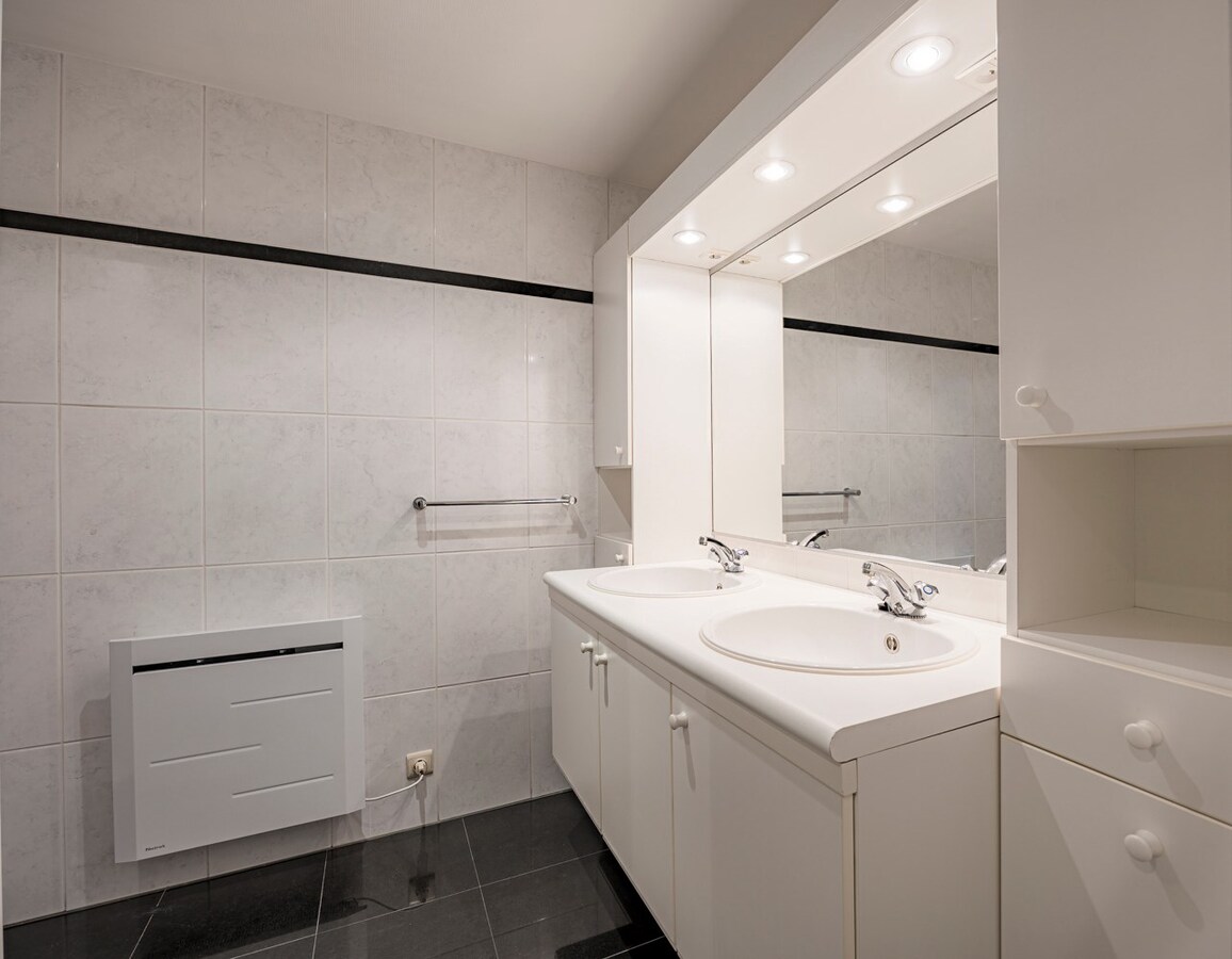 Zeer ruim appartement op topligging te Heist 