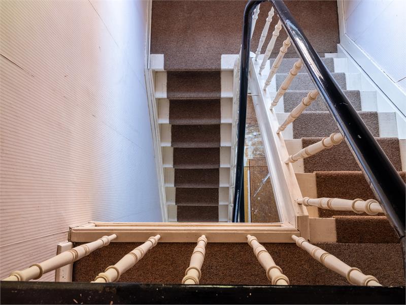 Buitenkans: grote, solide, te renoveren woning in centrum Bassevelde 