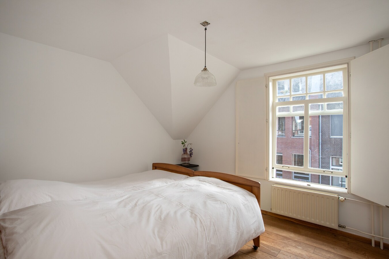 Wonen naast de kerk én in een gemeentelijk monument aan de Kerkstraat 12 Diessen. 