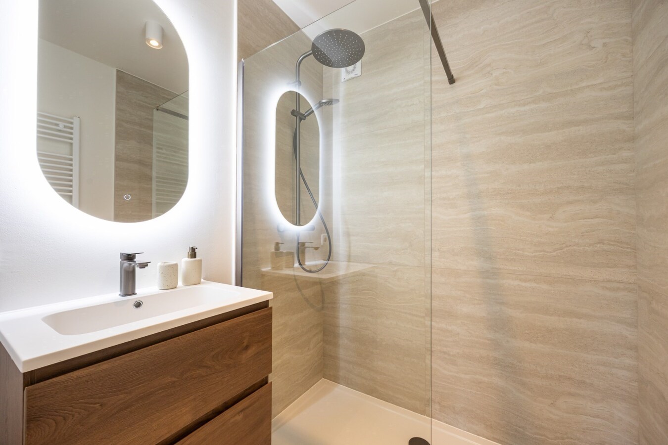 Gerenoveerd appt met 2 slpk en terras te Kapellen! 