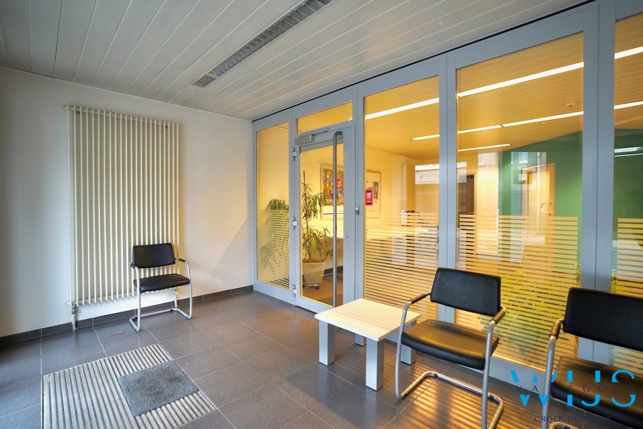 Volwaardig handelspand te Oosteeklo ! 