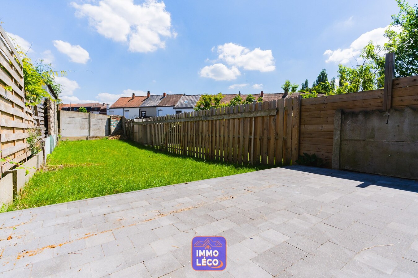 Maison rénovée en 2024 avec jardin. 