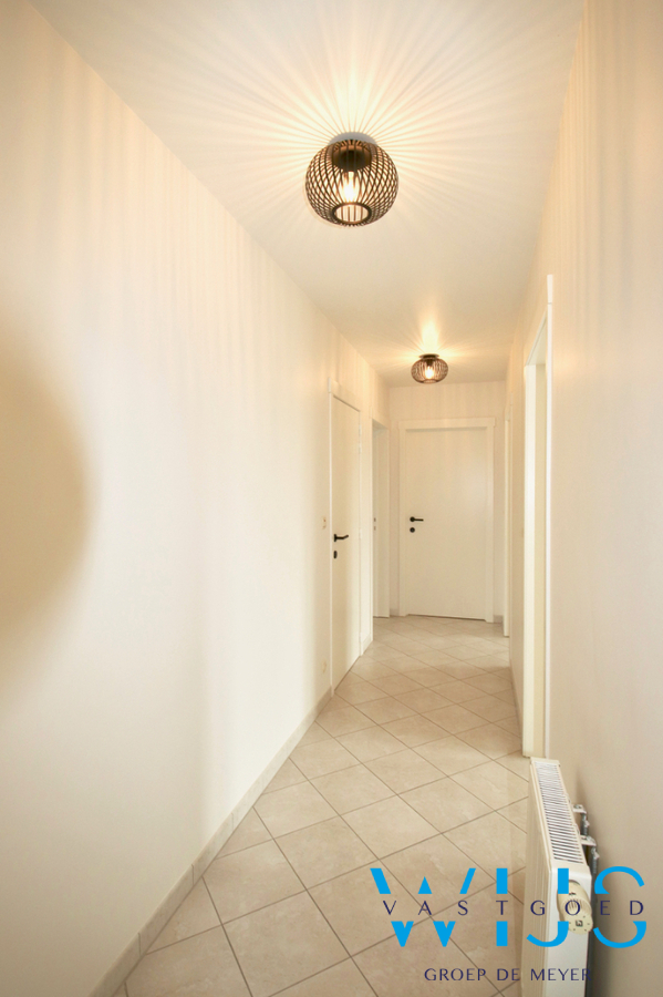 Instapklaar 3 slaapkamerappartement met garage in hartje Assenede ! 