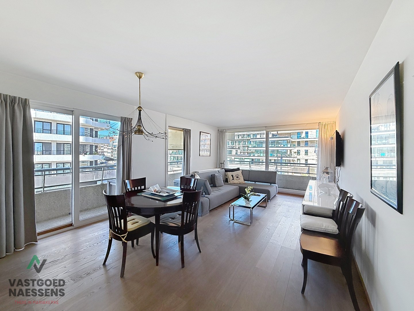 SCHITTEREND VERNIEUWD HOEKAPPARTEMENT – 2 SLPK – TERRASSEN – ZEEZICHT EN ZICHT OP GOLF 