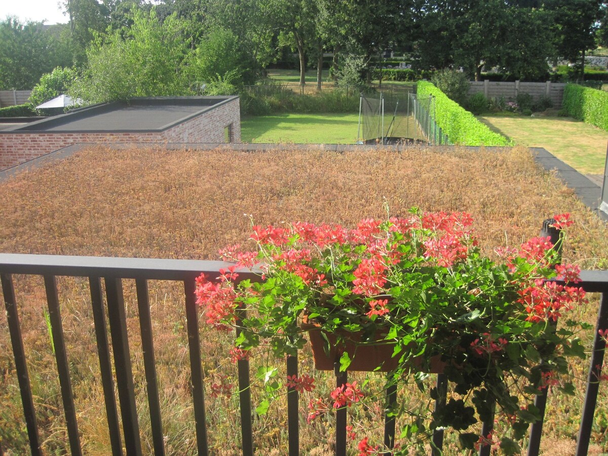 Lichtrijke, ruime duplex!   GEEN VASTE KOSTEN !! 