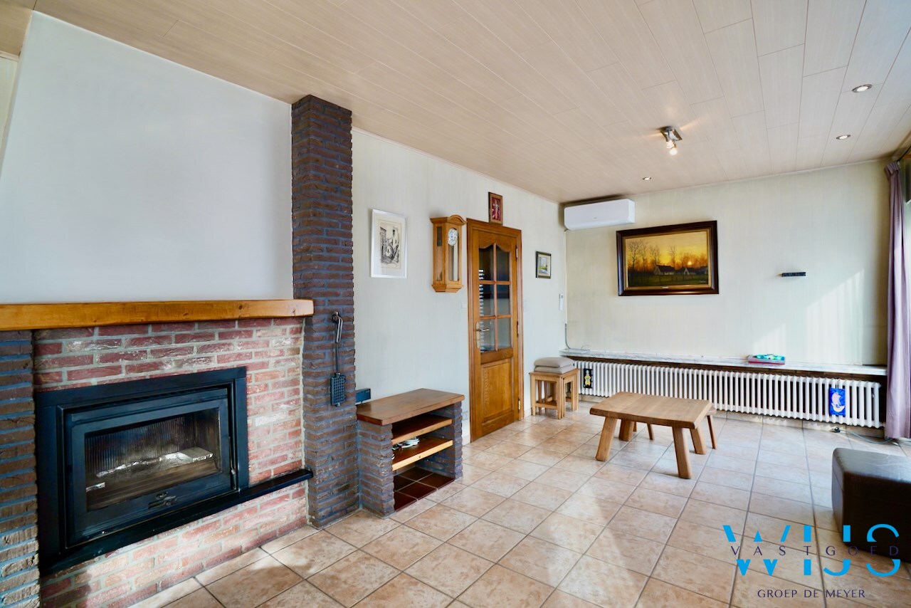 Ruime bungalow op een ideale locatie te Ertvelde ! 