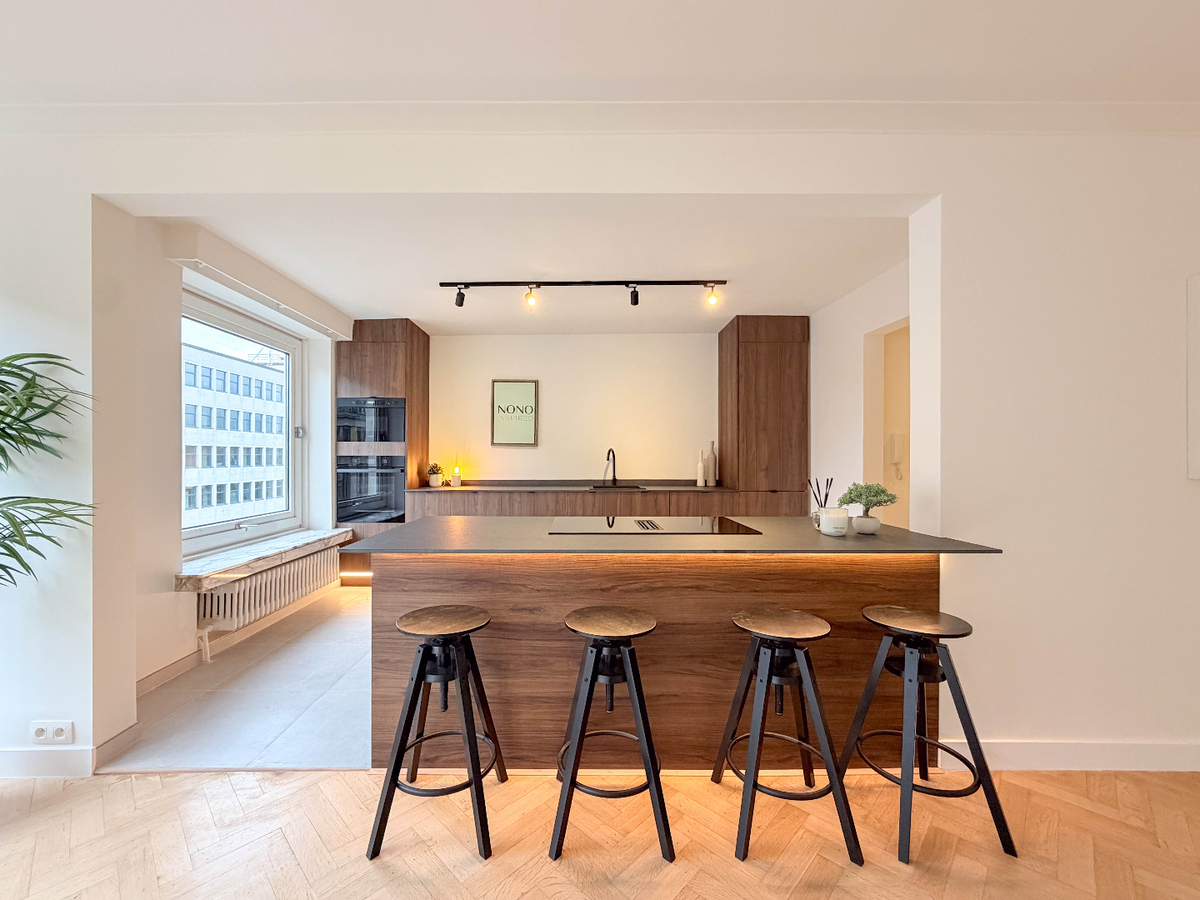Stijlvol gerenoveerd 3-slaapkamerappartement van 128 m² met garage op topligging in Kortrijk *** NONO INSPIRED *** 