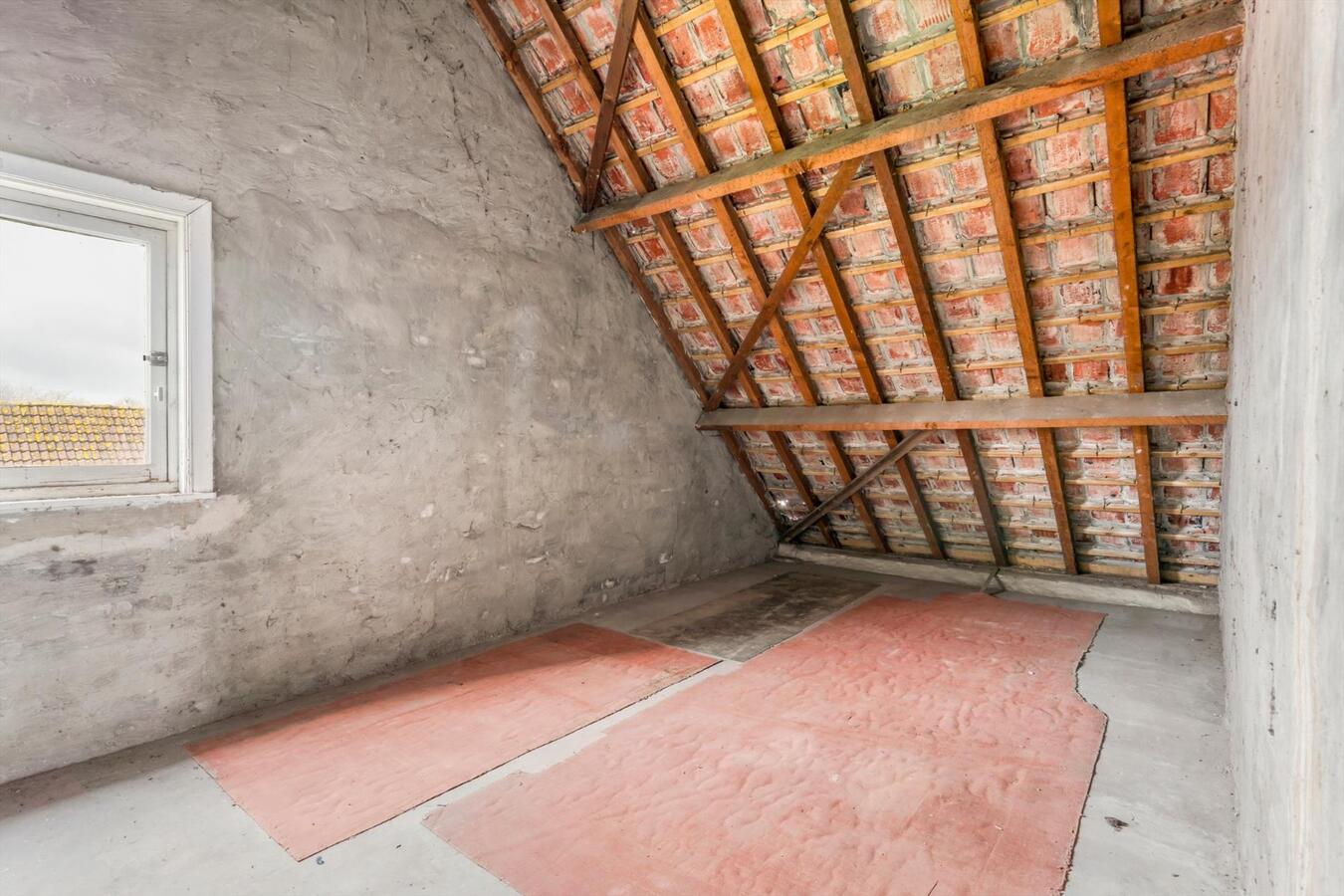 Rustige gelegen open bebouwing met bouwgrond op 1780 m² te Koekelare 