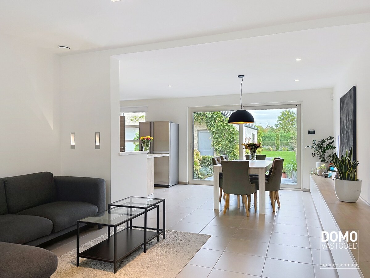 INSTAPKLARE GEZINSWONING MET 3 (MOGELIJK 4) SLAAPKAMERS EN EPC - LABEL A TE NEEROETEREN 