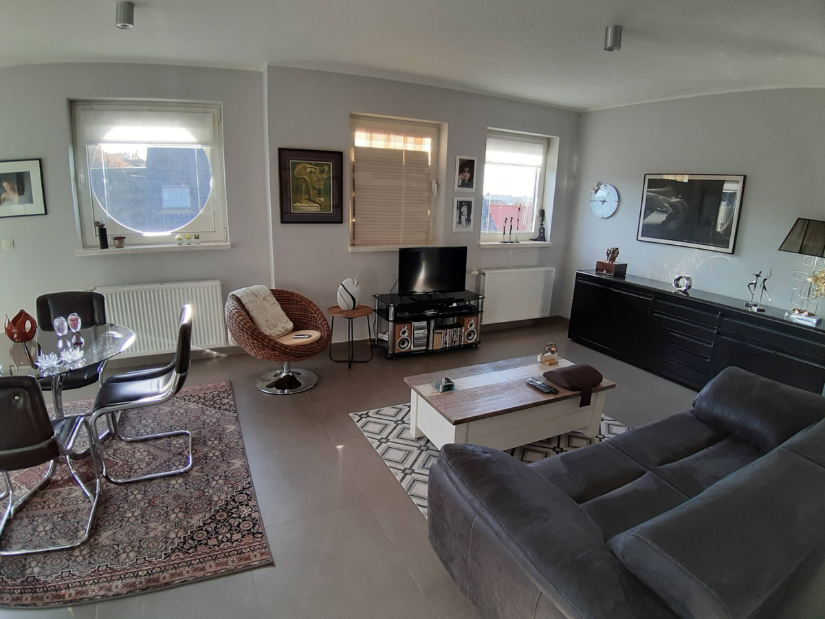 Recent dakappartement in hartje Gavere. Geen vaste kosten !  (Garage optioneel te huur) 