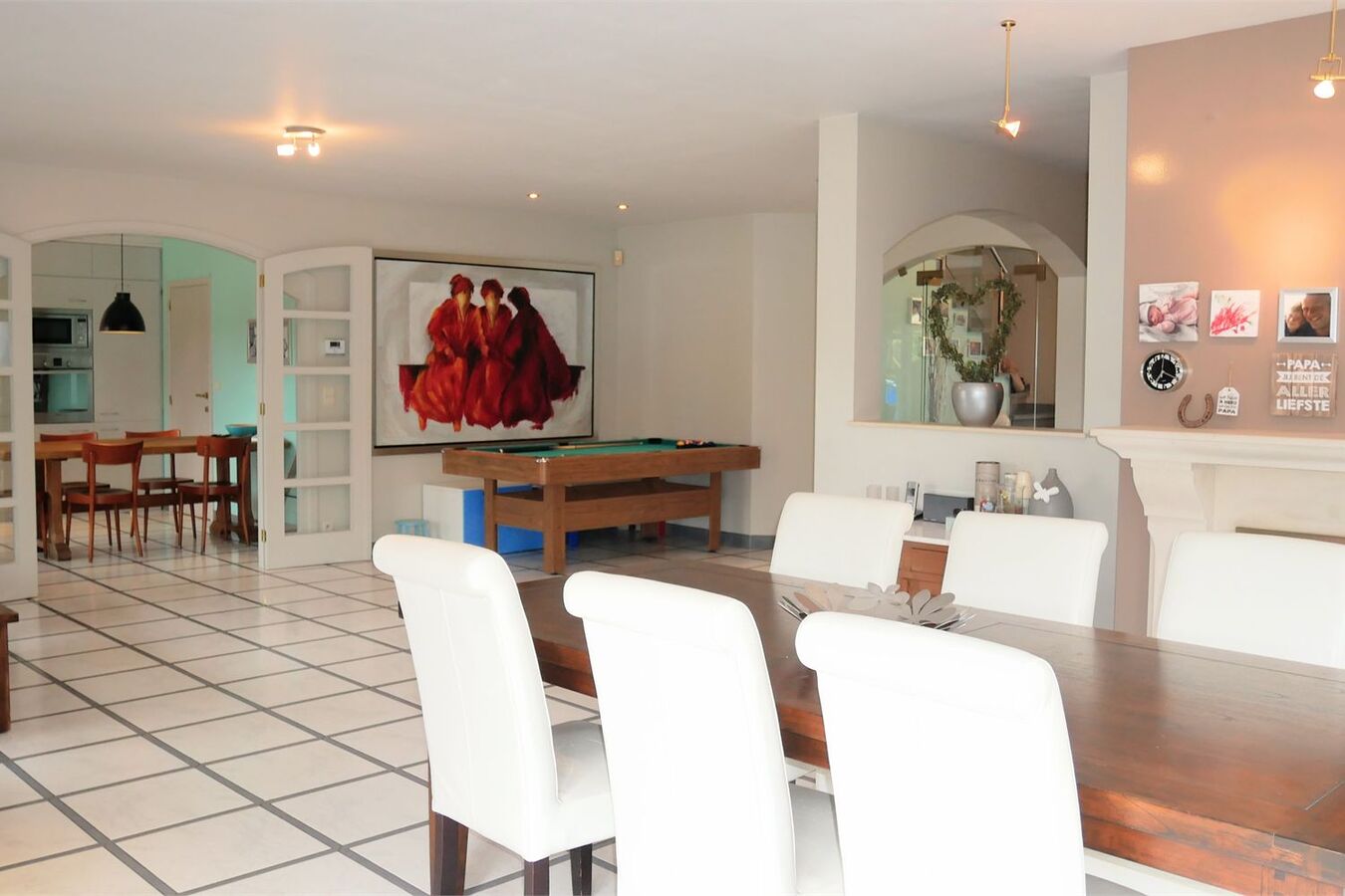 Tijdloze woning op 1254 m² in residentiële wijk 