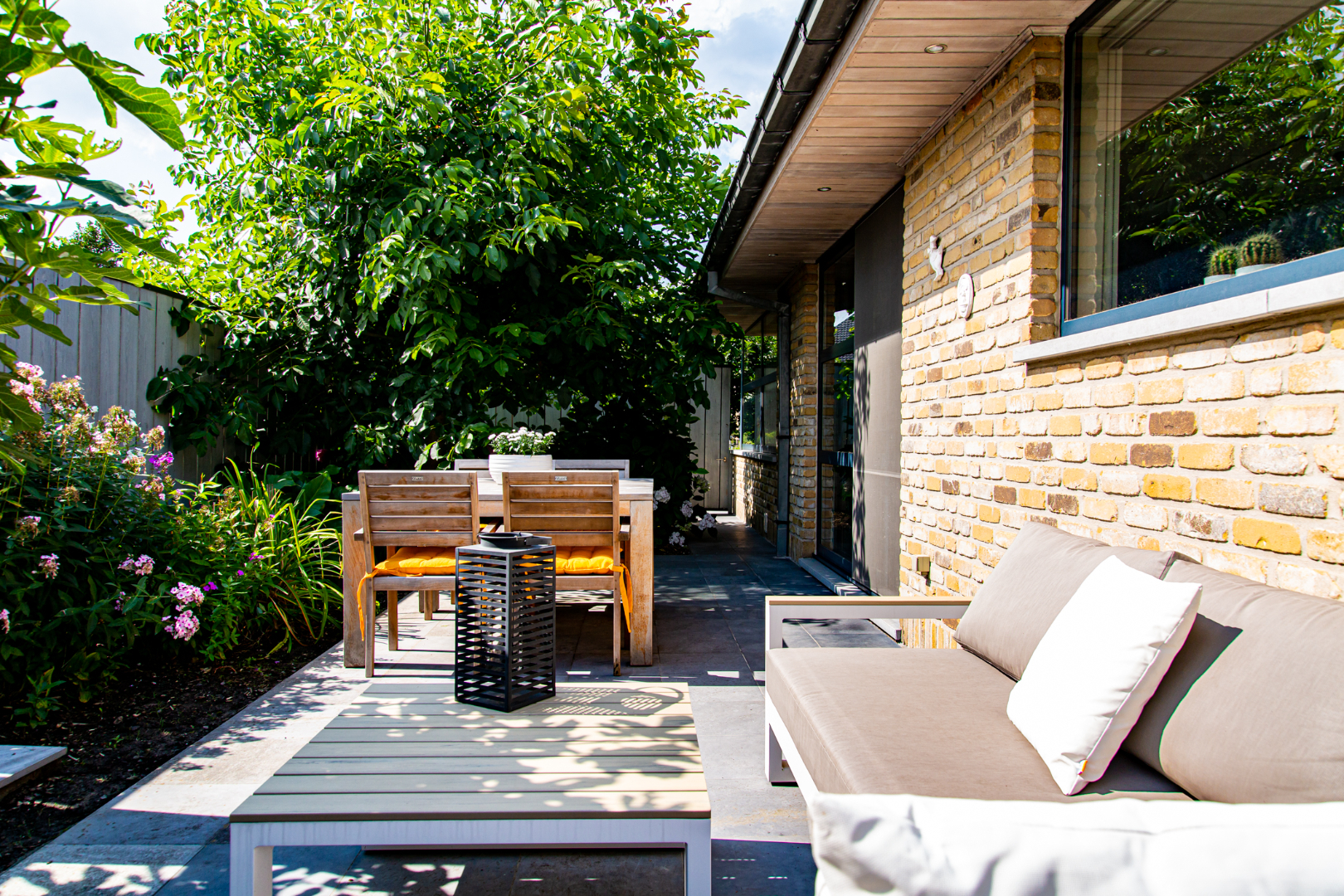 Eigentijdse woning met 3 slpks en prachtig aangelegde tuin 