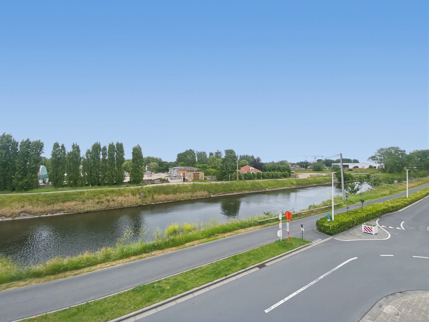Luxueus praktisch appartement (122m² + 30 m²) met rondom terrassen te Nieuwpoort-Stad 