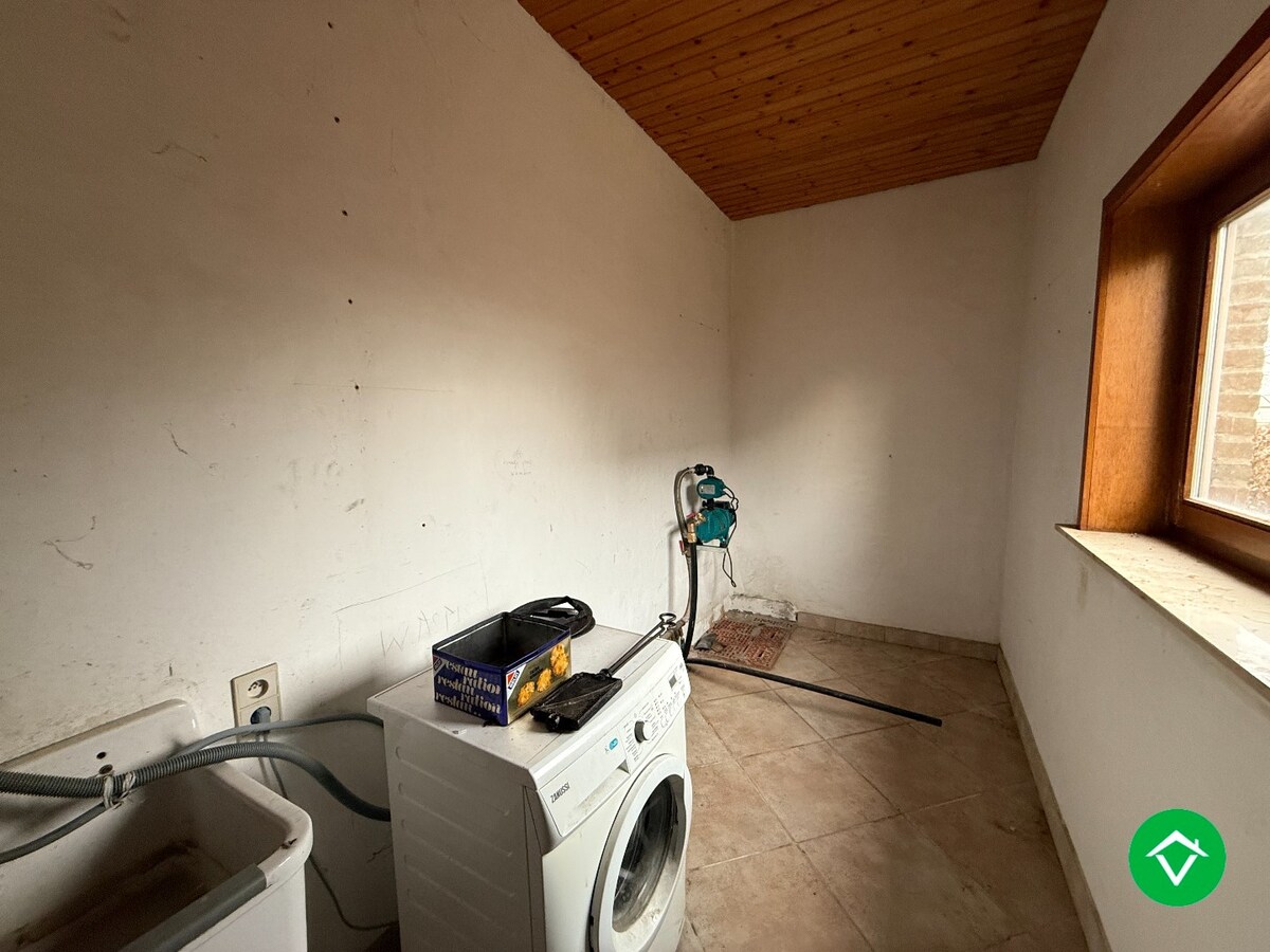 Ruime, alleenstaande woning met 6 slaapkamers en tuin te Hooglede (De Geite) 