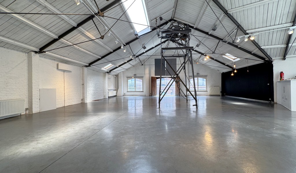 Kantoren en showrooms te huur in loftgebouw te Antwerpen