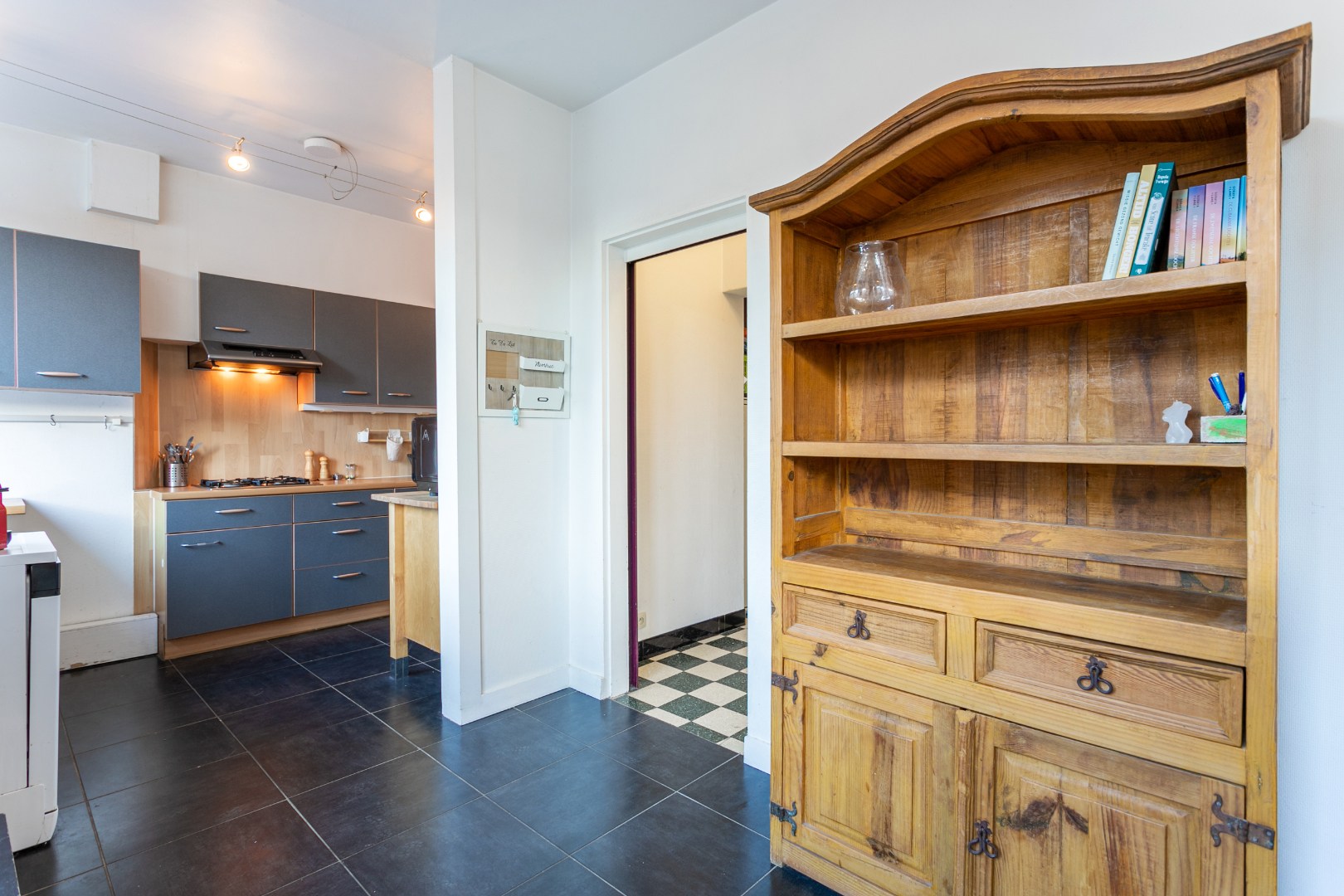 App 200m² met 3 slpks, terras en autostaanplaats te Halle 