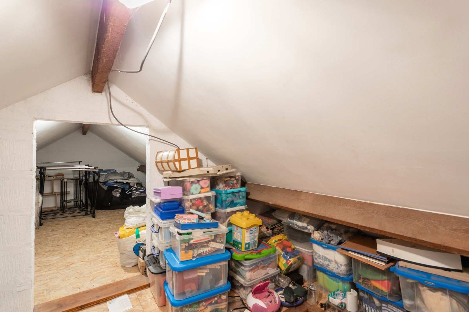 Solide woning met 3 slpks, tuin en garage te Buizingen 