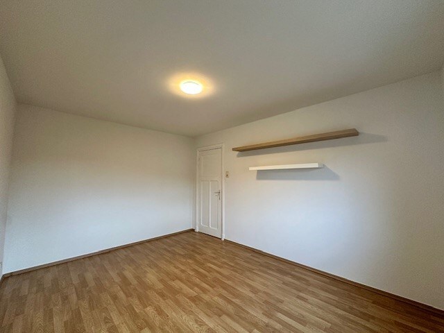 Een nette, comfortabele  gezinswoning met 3 slaapkamers, garage en tuin. 