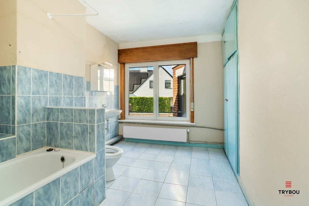 Ruim handelshuis op centrale ligging in Houthulst 