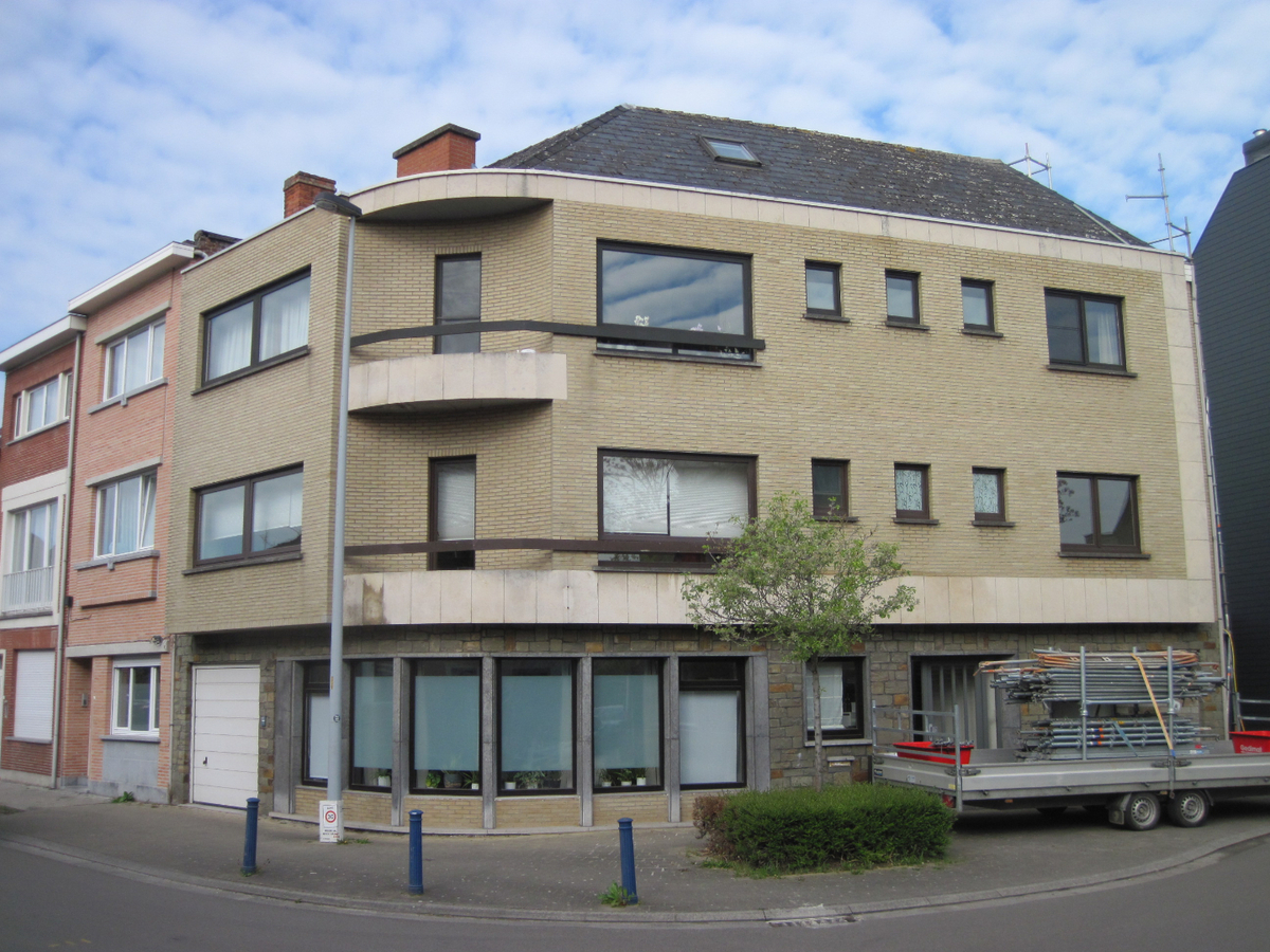 Ruim, lichtrijk appartement op de 1° verdieping. GEEN VASTE KOSTEN !! 