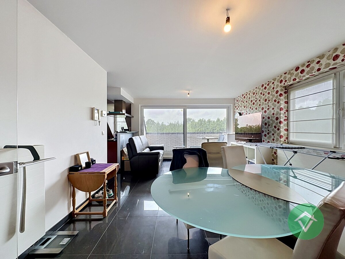 Lichtrijk appartement met garage en prachtig zicht op het park ’t Oosthof te Koekelare 