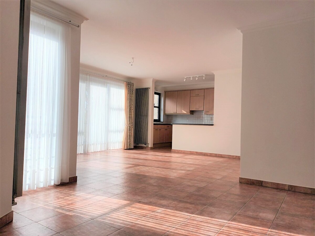 IN OPTIE - Gunstig gelegen appartement met 2 slaapkamers, gelegen in het centrum van Heusden-Zolder. 