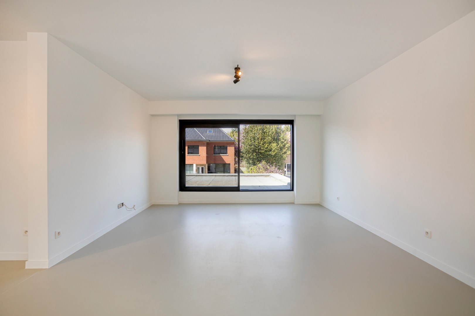 Gerenoveerd ruim en lichtrijk appartement met 2 slaapkamers en ruim terras - EPC label B 