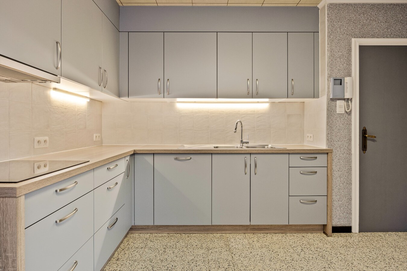 Solide en op te frissen woning te koop vlakbij centrum Lozer 