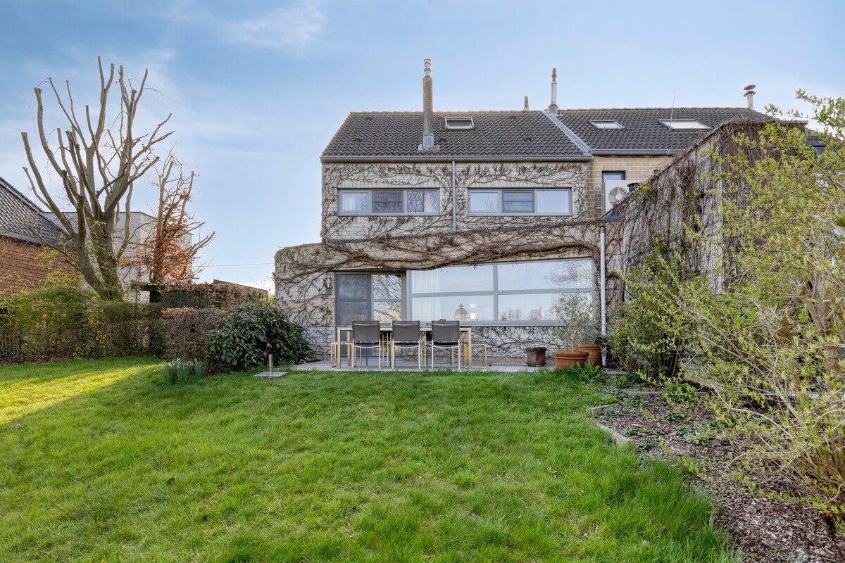 Instapklare half open bebouwing met 4 slaapkamers, tuin en terras in Herent op een perceel van 915m²! – EPC 100 kWh/m² - bewoonbare opp. 177 m² 