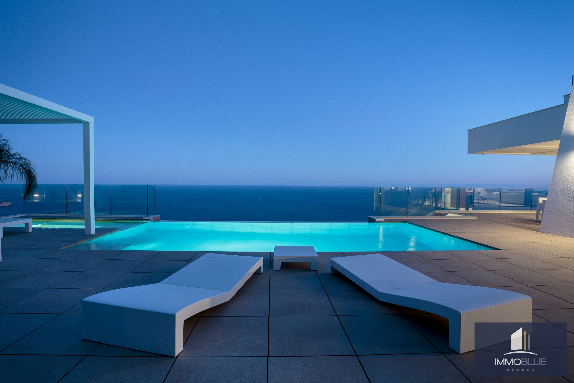 Moderne luxe met spectaculair zeezicht in Cumbre del Sol. 