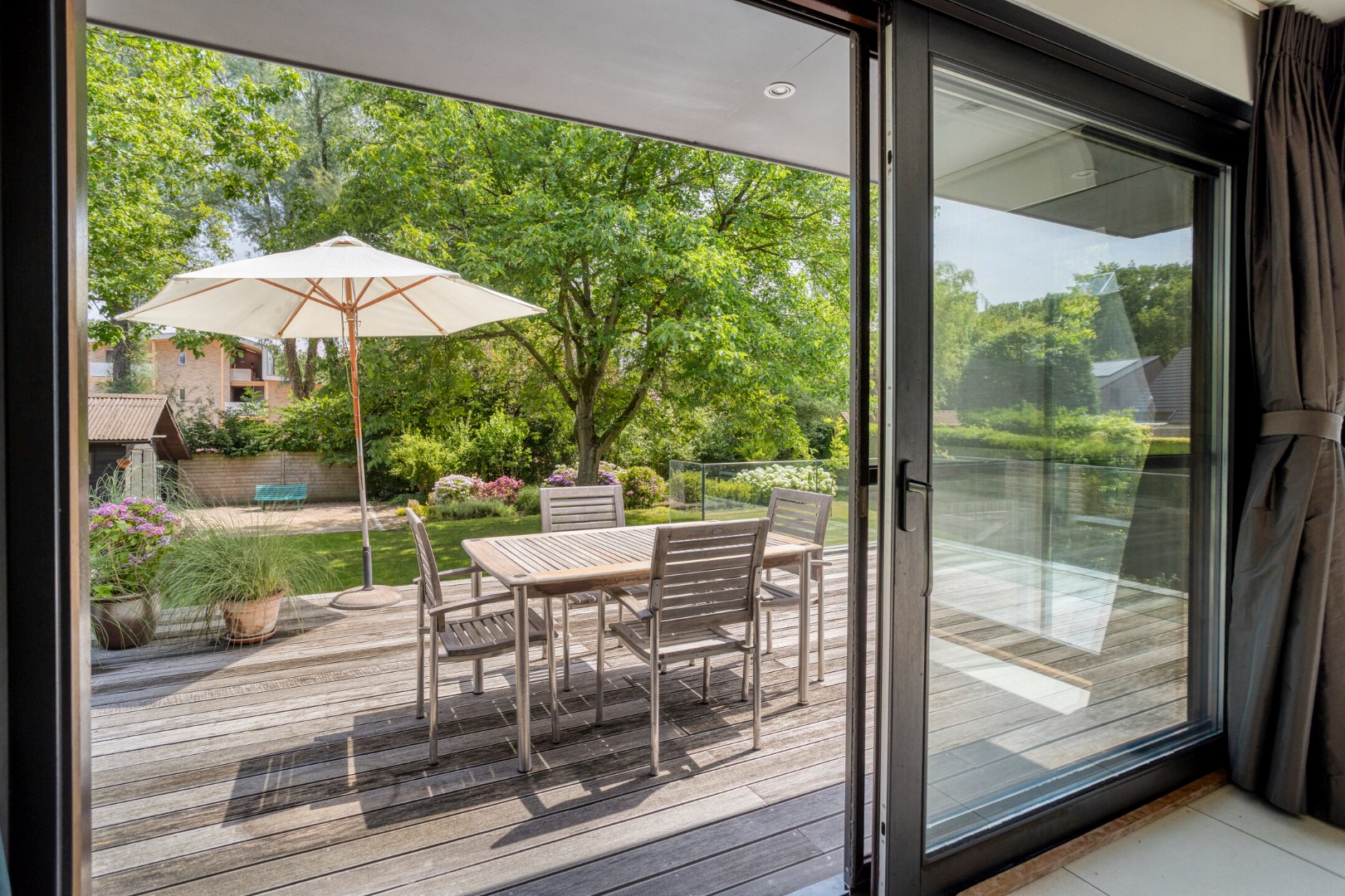 Ruime split-level gezinswoning op een prachtig perceel van 1.238 m² in de gegeerde wijk Elshout te Schoten 