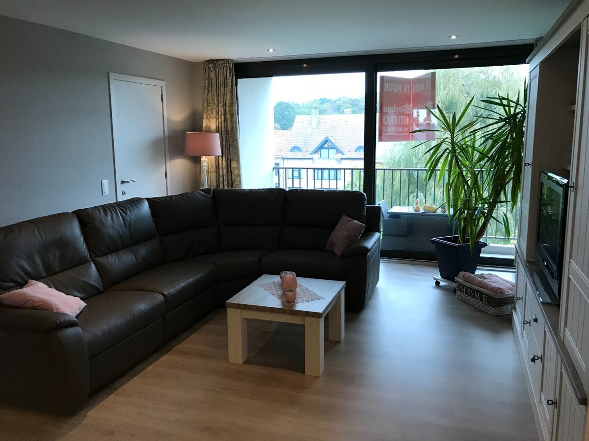 Ruim 2 slaapkamerappartement op de Markt in Houthulst 