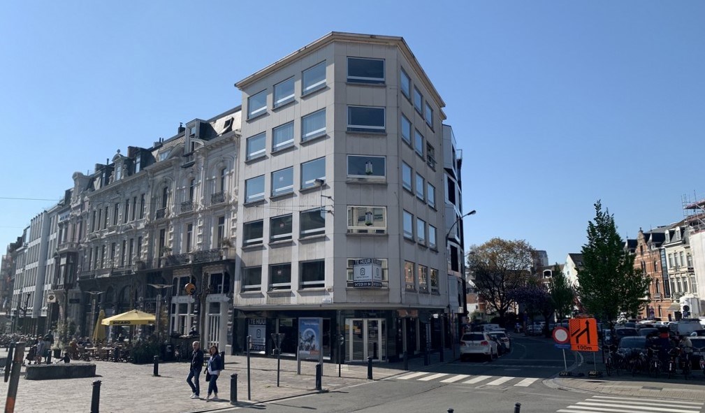 Ingedeelde kantoorruimte te huur in centrum Gent