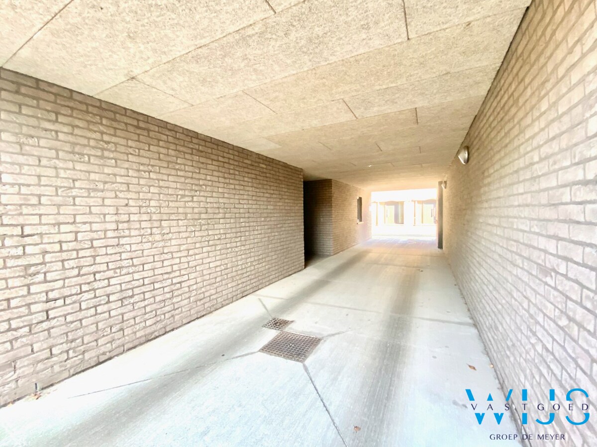 Instapklaar 2 slaapkamer appartement met garage ! 