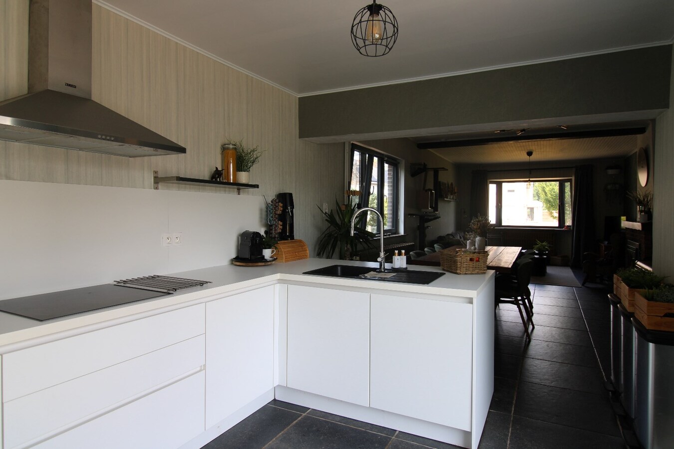 Gezellige gerenoveerde woning op een perceel van 8 are 