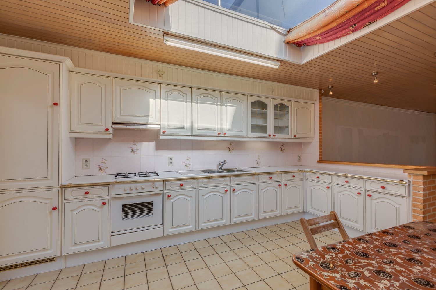 Op te frissen woning met charmante tuin! 