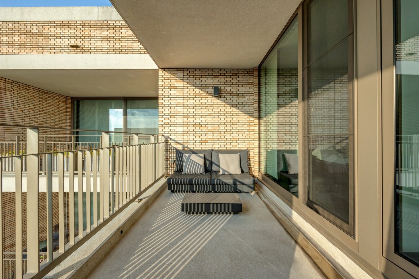 Modern appt met 2 slpk en ruim terras nabij 't Eilandje! 