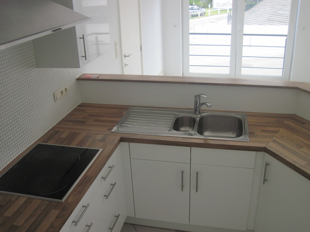 Uitstekend gelegen appartement. Geen vaste kosten ! 