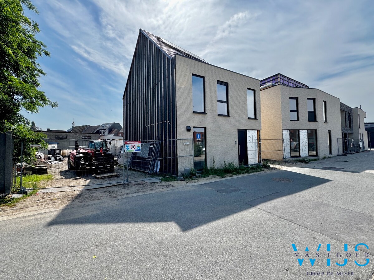 Moderne gezinswoning met 4 slaapkamers en tuin 