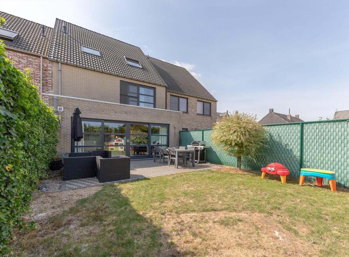 Zeer ruime woning met bijzonder veel licht én luxe  !    IDEAAL VOOR GROOT GEZIN !! 