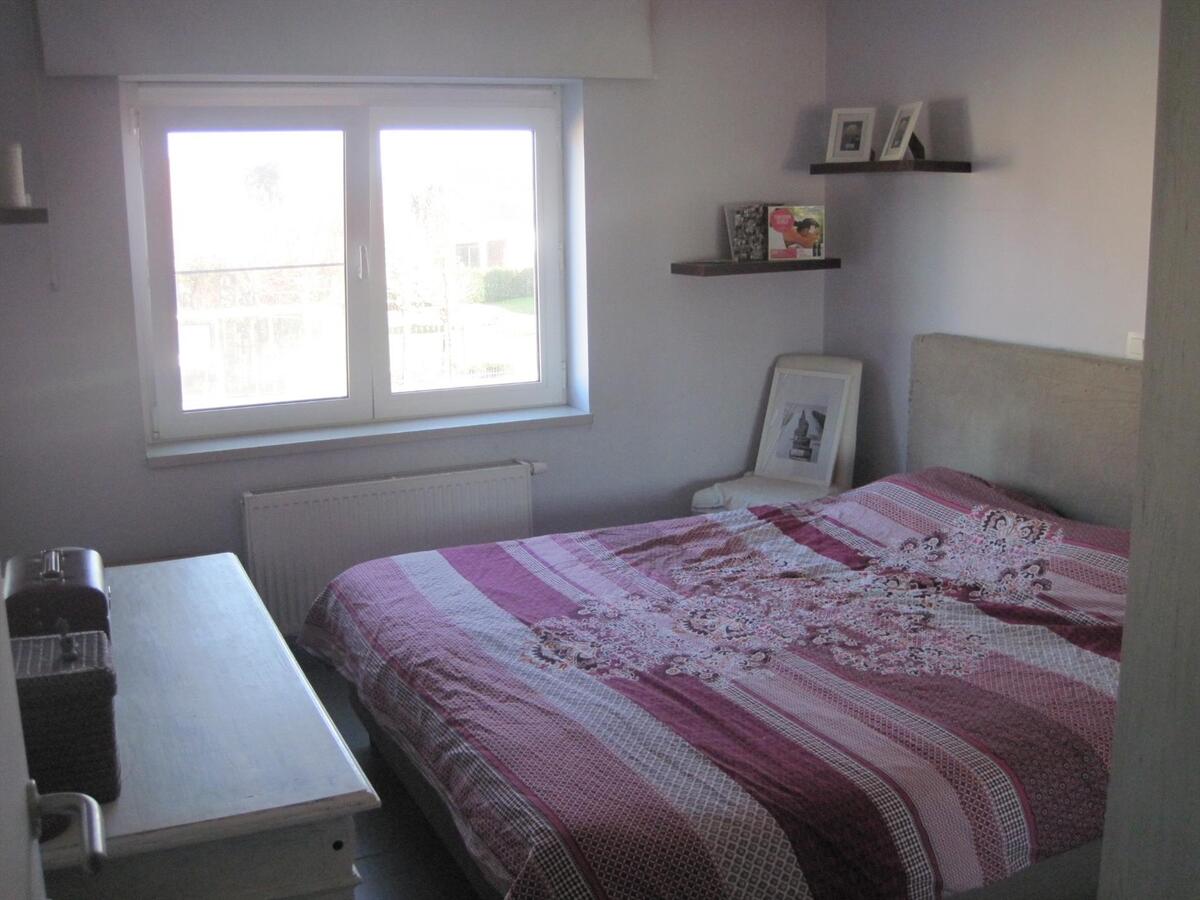 Ruim 2-slp-appartement met groot zonneterras én garage. Geen vaste kosten ! 