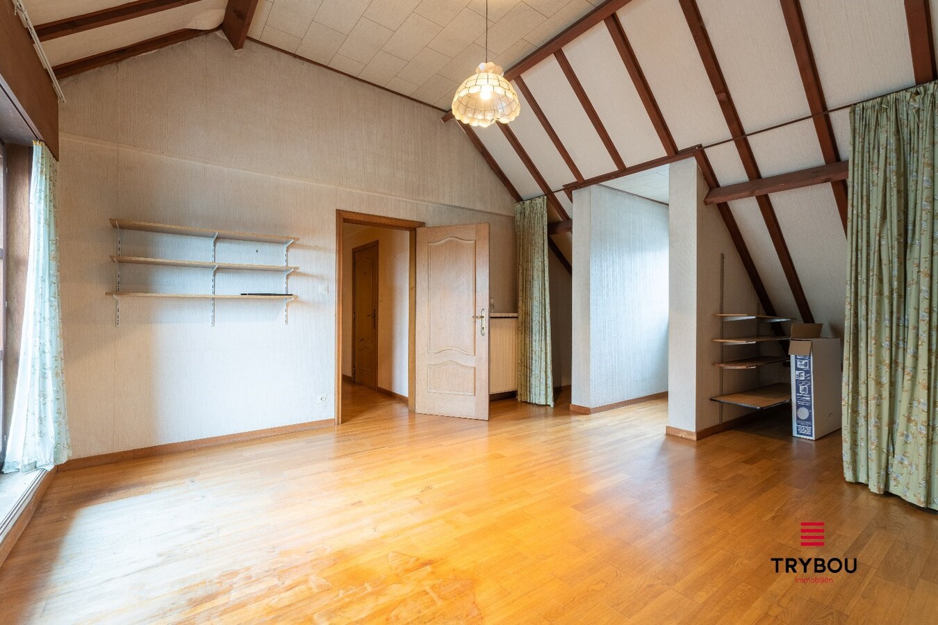 Ruime gezinswoning met grote tuin en centrale ligging 