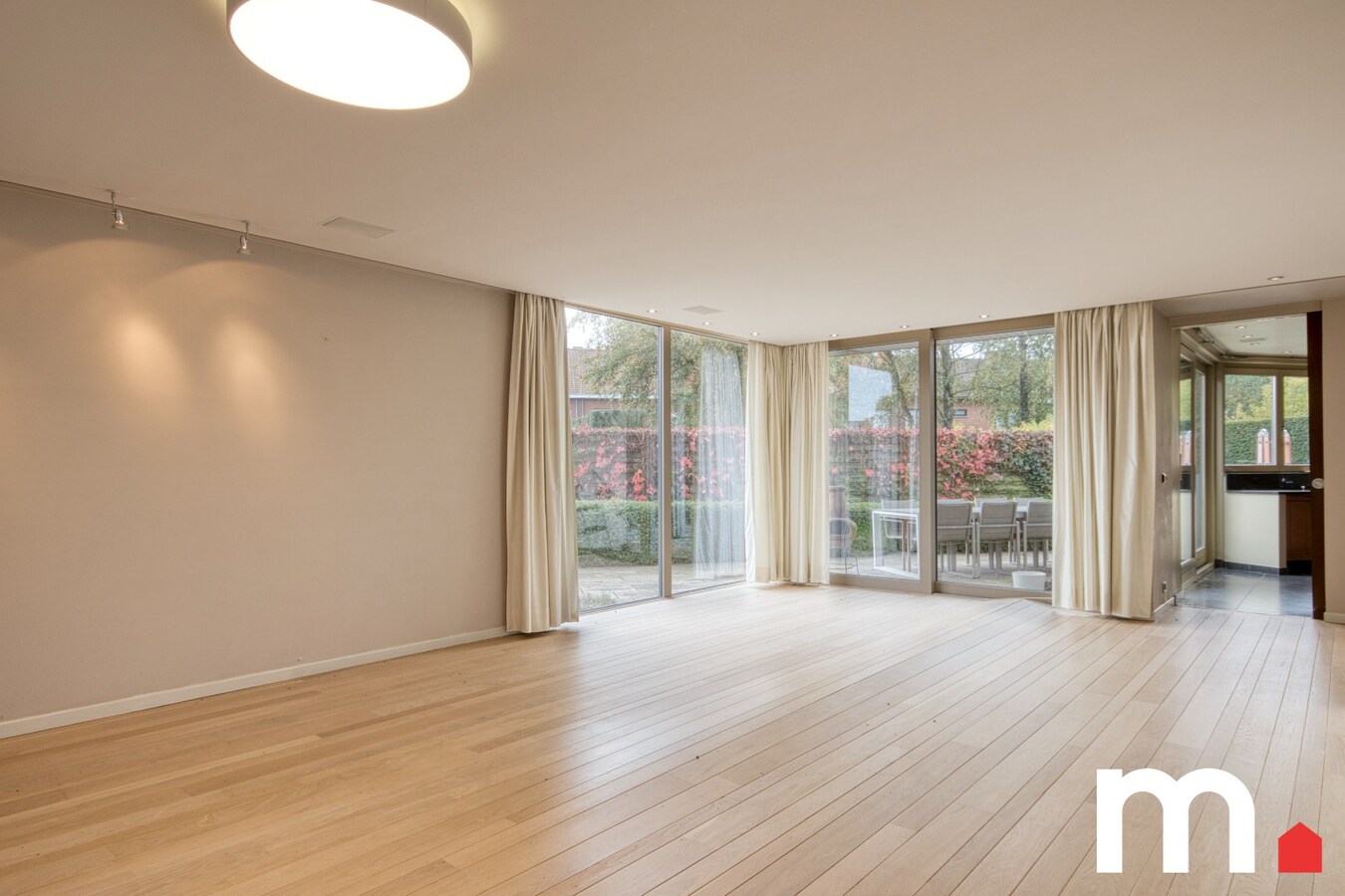 Villa met binnenzwembad, sauna en praktijkruimte (160m2) te Kuurne ! 