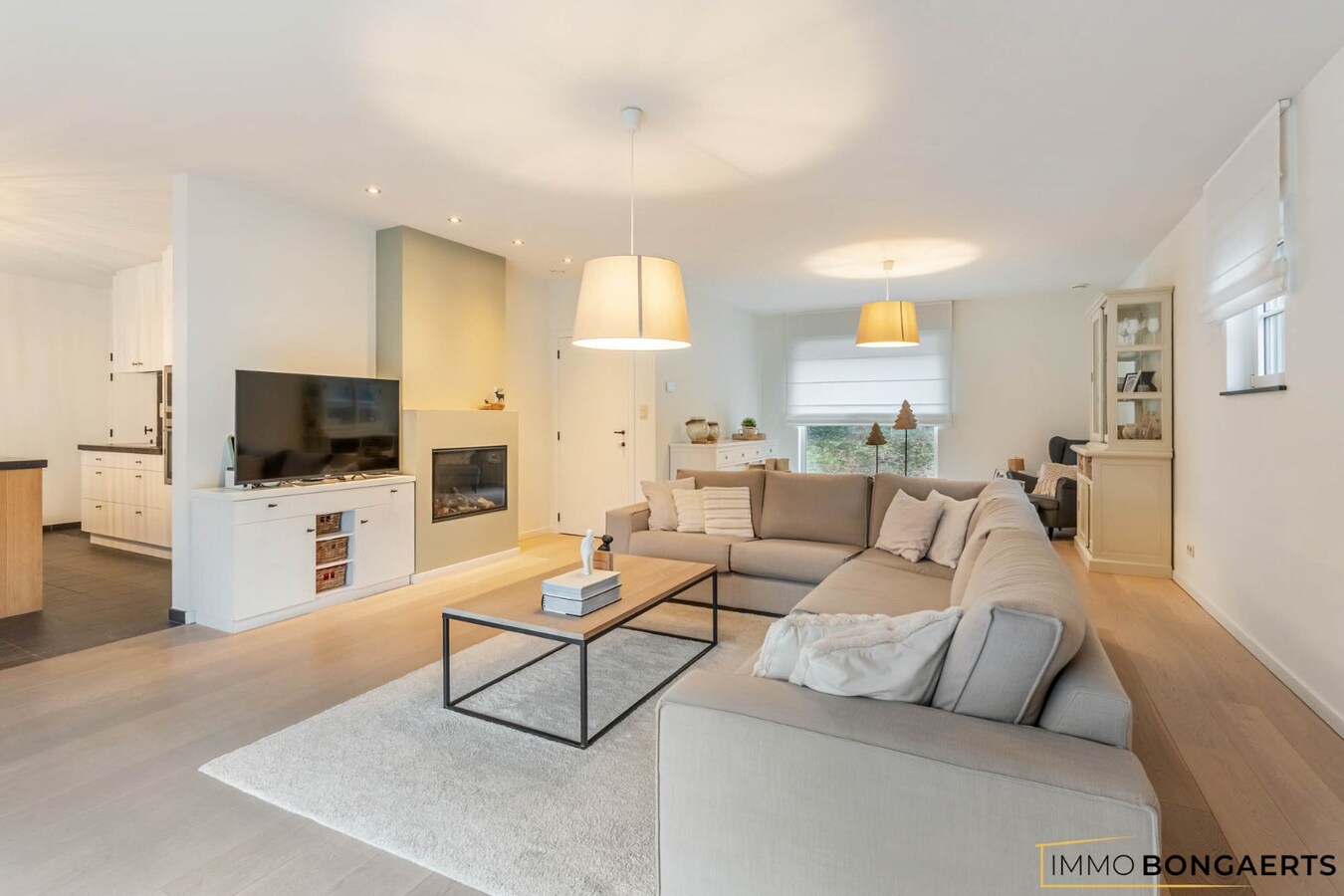 Prachtig afgewerkte woning met praktijkruimte 