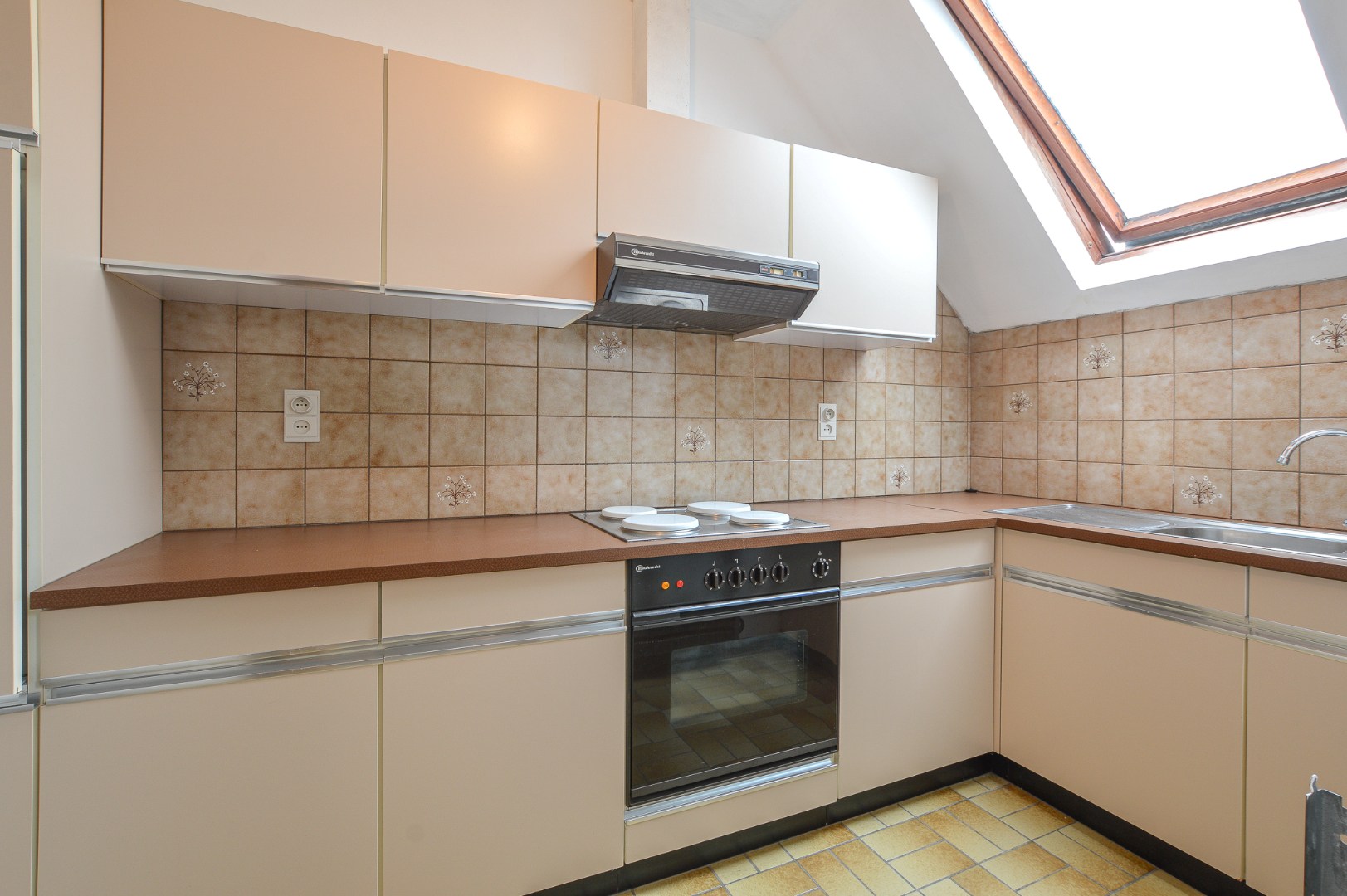 Interessante opbrengsteigendom met 5 volledig verhuurde appartementen in het centrum van Oudenburg 